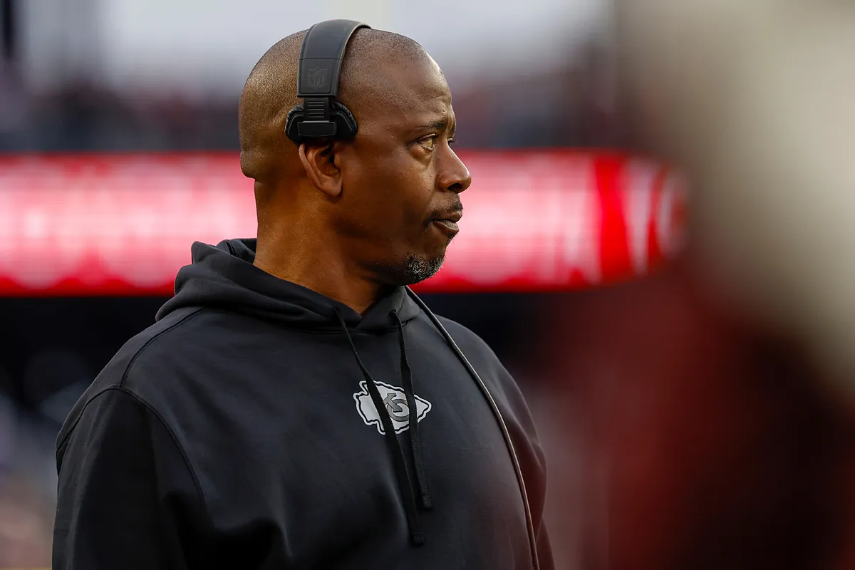 O técnico do Chiefs, Dave Merritt, é preso sob acusação de agressão doméstica antes do Draft da NFL
