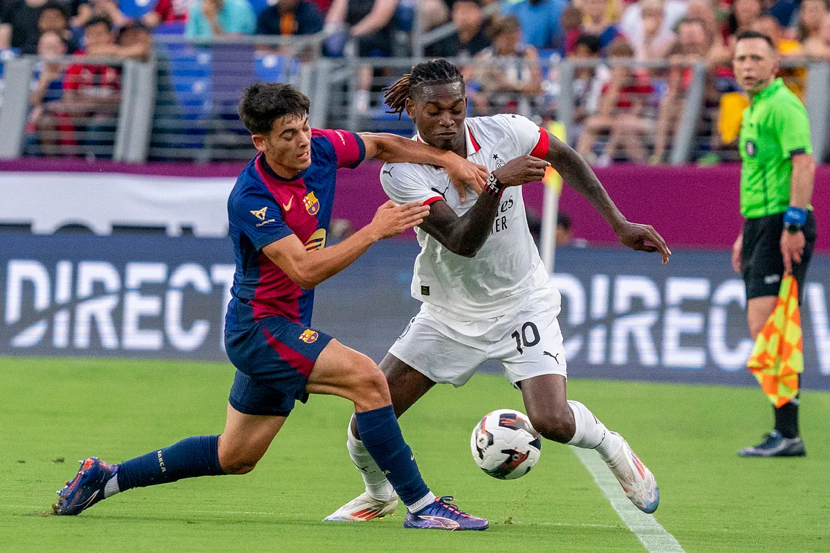 Rafael Leão surge como potencial alvo de ataque do Barcelona