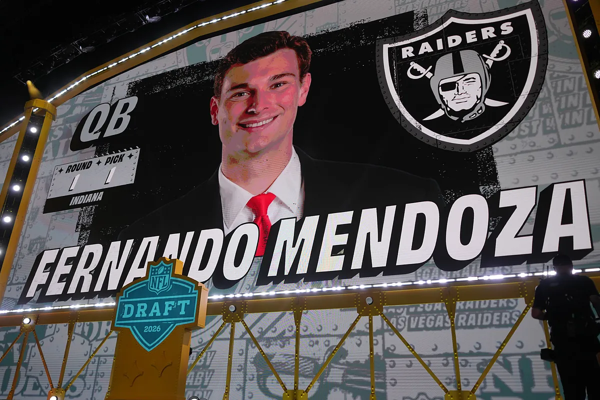 Esquecido por Fernando Mendoza: Deixa o irmãozinho fora da comemoração após ingressar nos Raiders