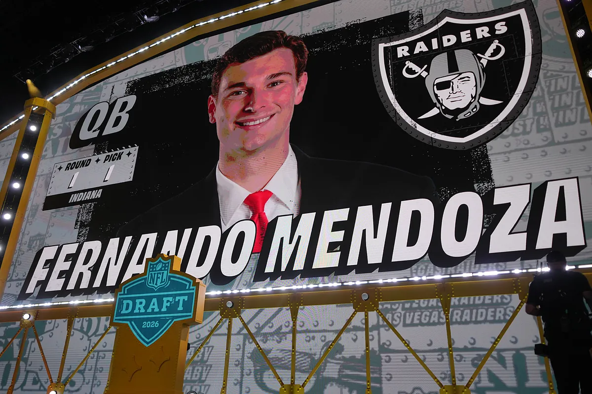 Fernando Mendoza assina o contrato de escolha número 1 mais rico da história da NFL com uma ressalva