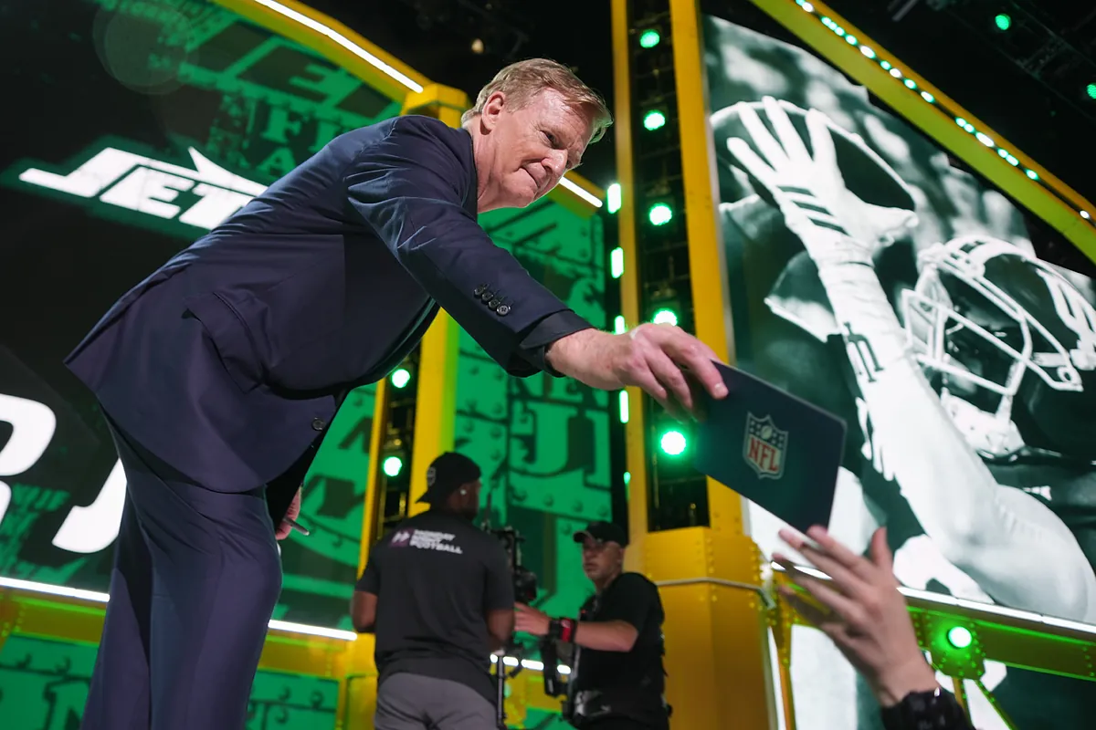 O comissário da NFL Roger Goodell aborda a controvérsia Vrabel-Russini enquanto o drama do Draft se desenrola