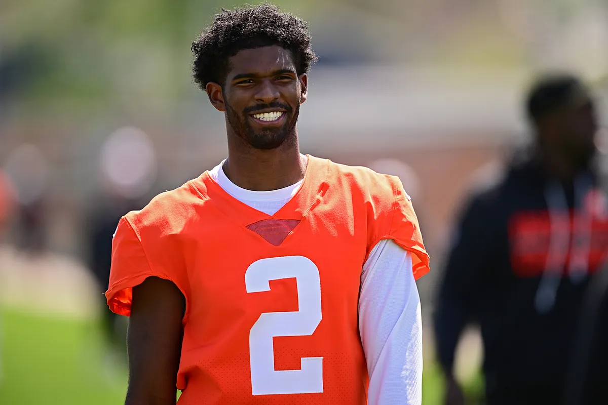 Todd Monken sacode Shedeur Sanders com a última atualização sobre Deshaun Watson