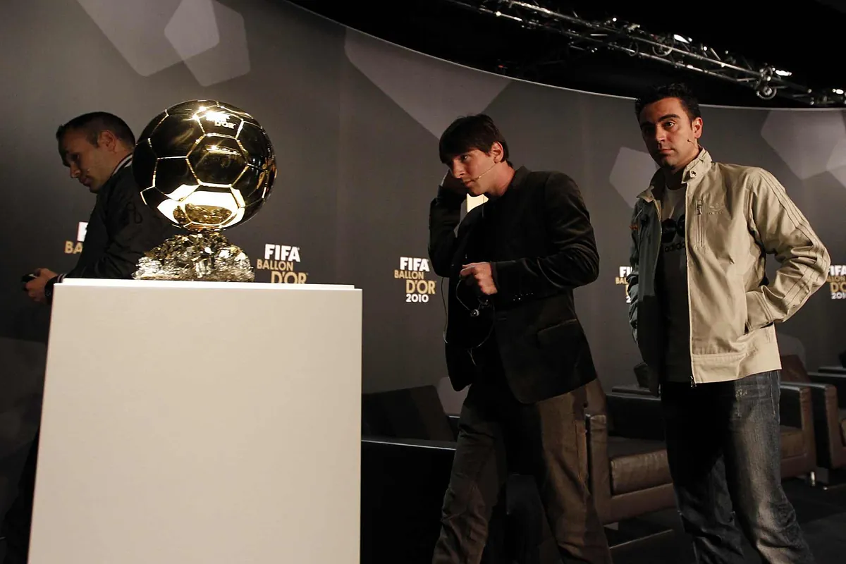 Xavi confessa o que realmente pensou quando Messi ganhou a Bola de Ouro