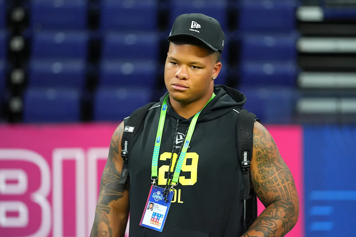 O novo companheiro de equipe novato de Patrick Mahomes está gastando seu salário da NFL em dois Maseratis para sua mãe e irmã
