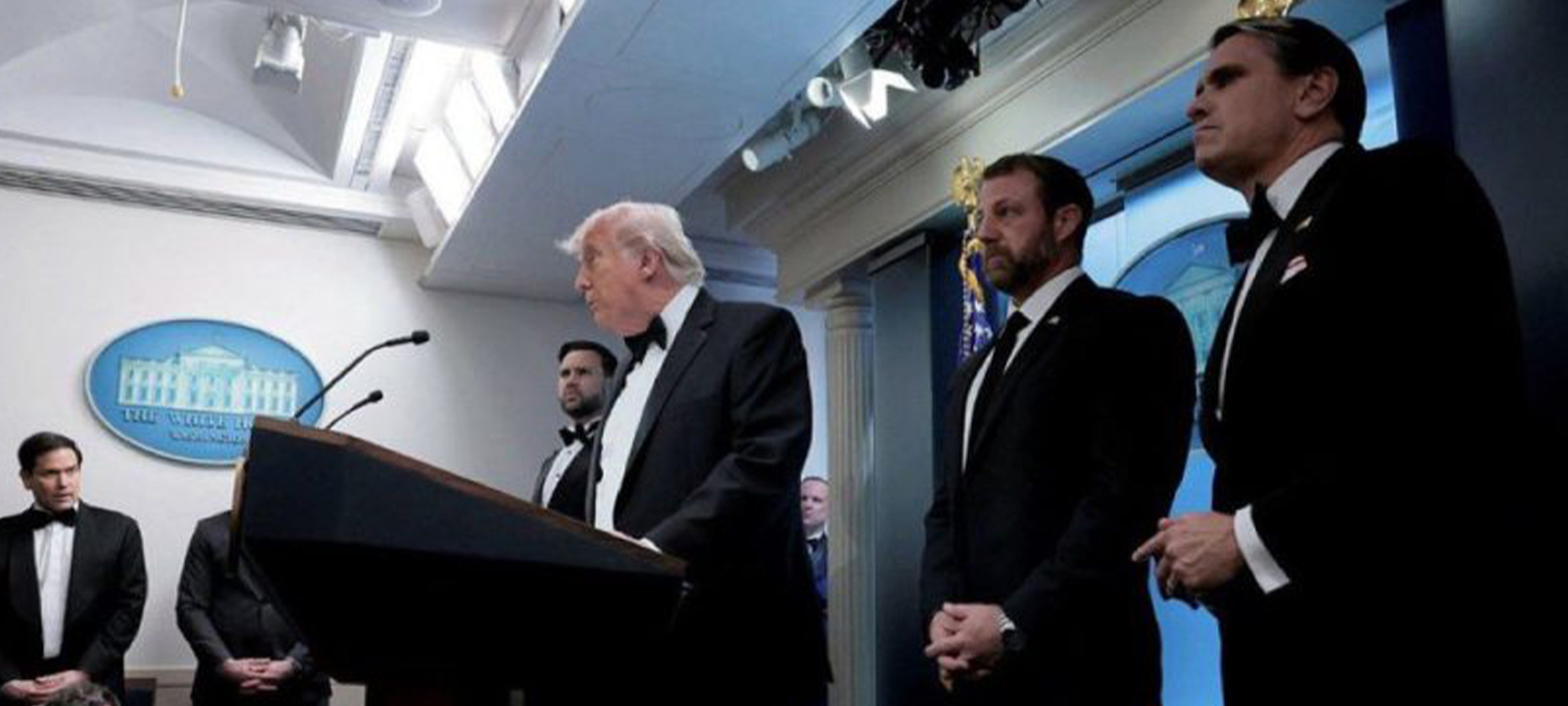 Donald Trump sofre atentado e escapa ileso – O País