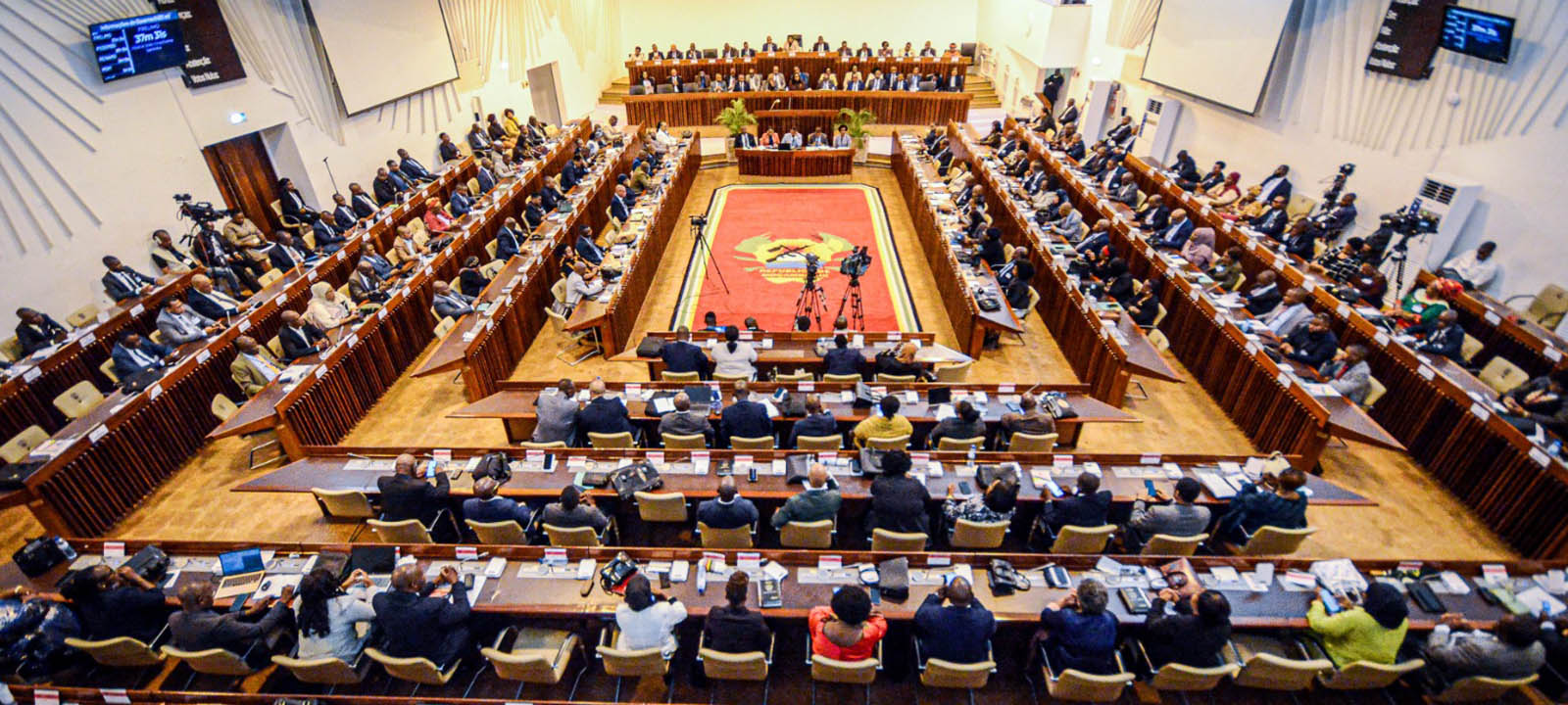 Parlamento aprova por consenso leis de descentralização – O País