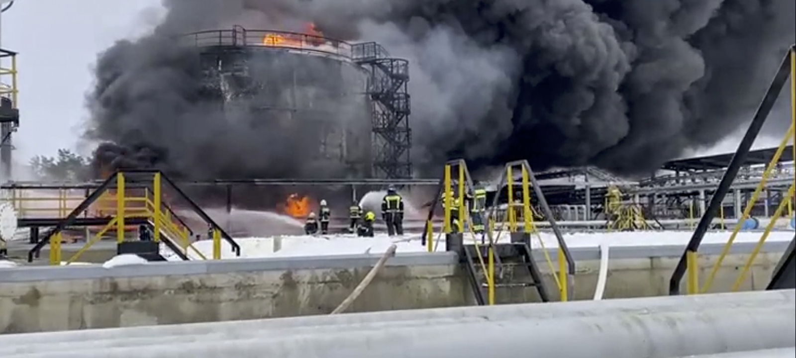 Refinaria na Rússia arde há quatro dias após ataque ucraniano – O País