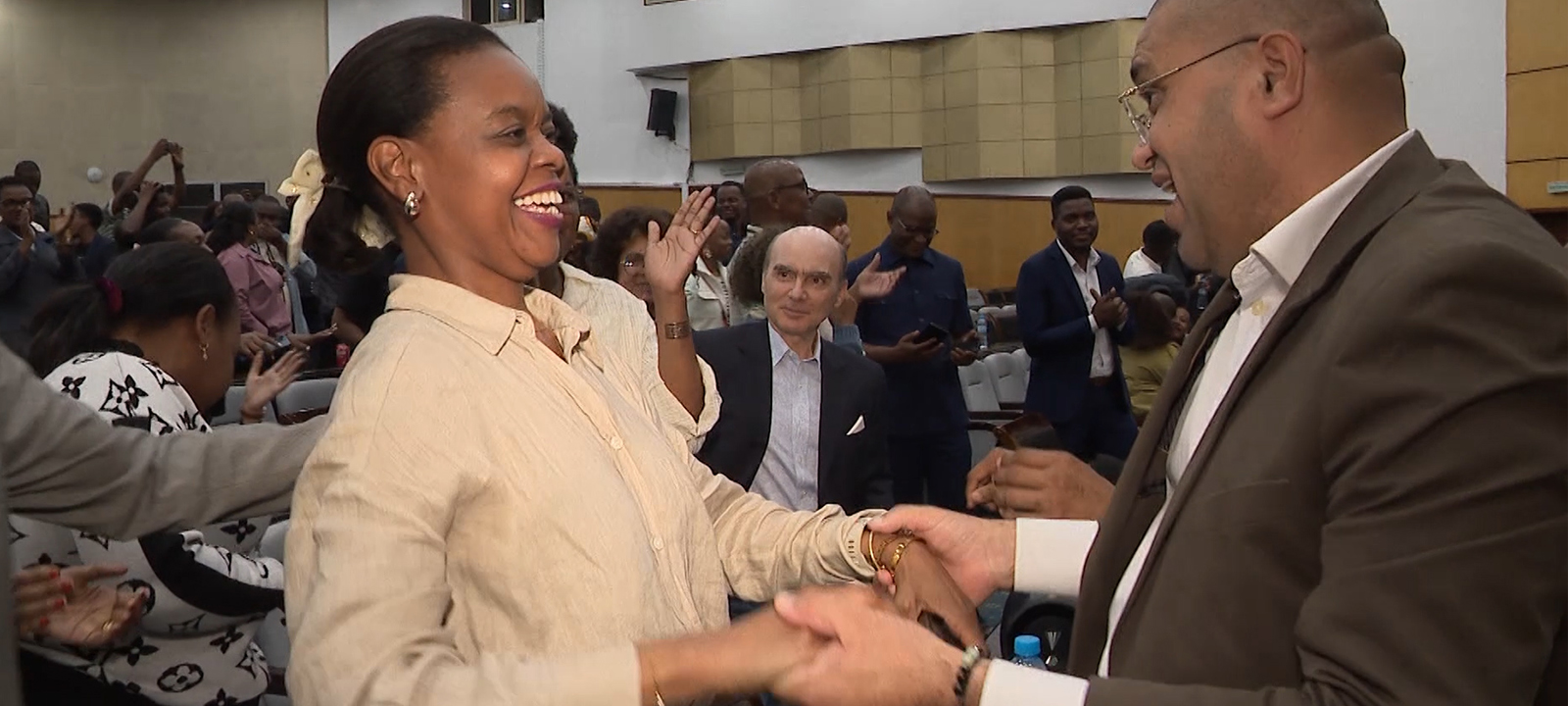 Thera Dai eleita primeira bastonária da Ordem dos Advogados de Moçambique – O País