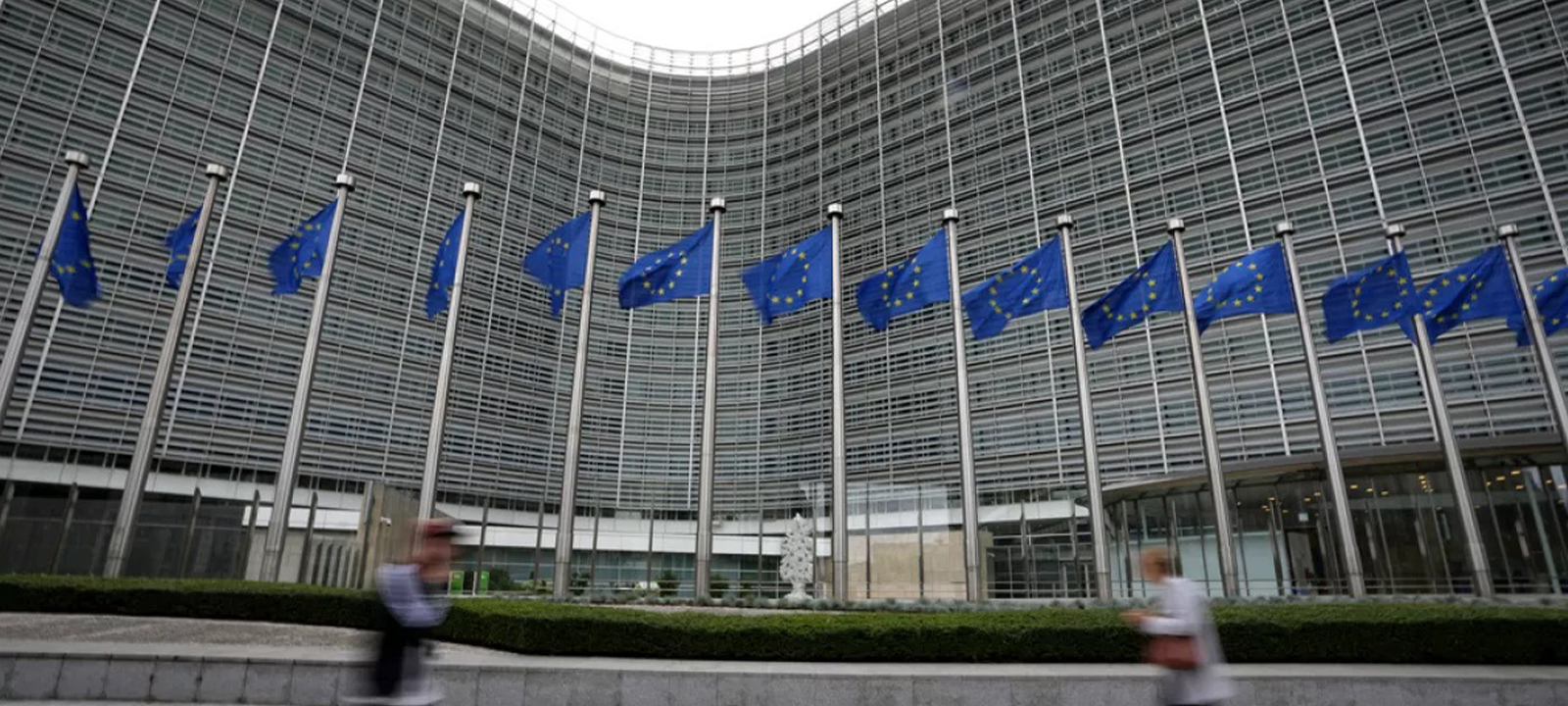 Comissão Europeia promete agir em caso de agressão a Estado-Membro