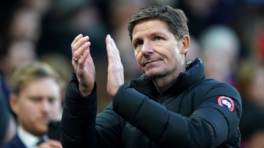 “Façam vocês mesmos” – Oliver Glasner, técnico do Crystal Palace, antes da segunda mão da semifinal da Conference League contra o Shakhtar (vídeo)