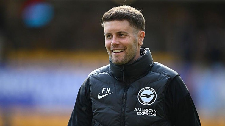 “Queremos ser conhecidos como um clube que tem ambições” – Fabian Hurzeler, técnico do Brighton (Vídeo)