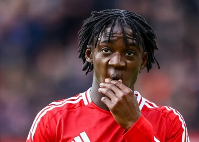 Kobbie Mainoo fecha novo contrato com o Manchester United