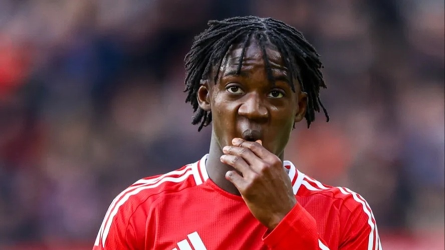 Kobbie Mainoo fecha novo contrato com o Manchester United