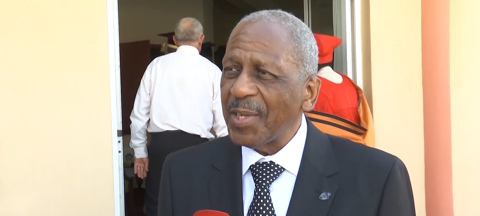 Mathews Phosa defende união de líderes da RDC para combater xenofobia – O País