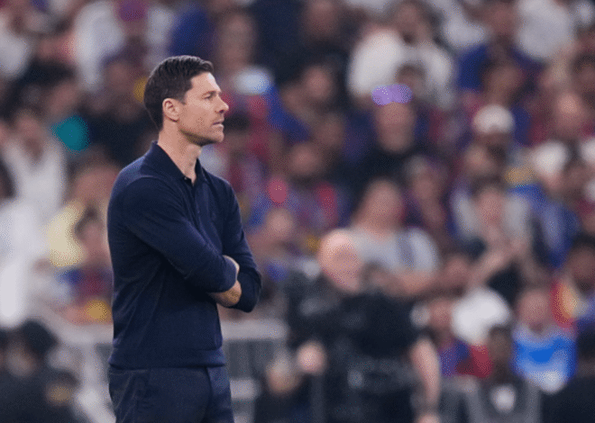 Chelsea considera Xabi Alonso para substituir as opções de Rosenior, Iraola e Silva também