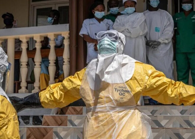 Uganda fecha fronteira com RDC para conter surto de Ébola.