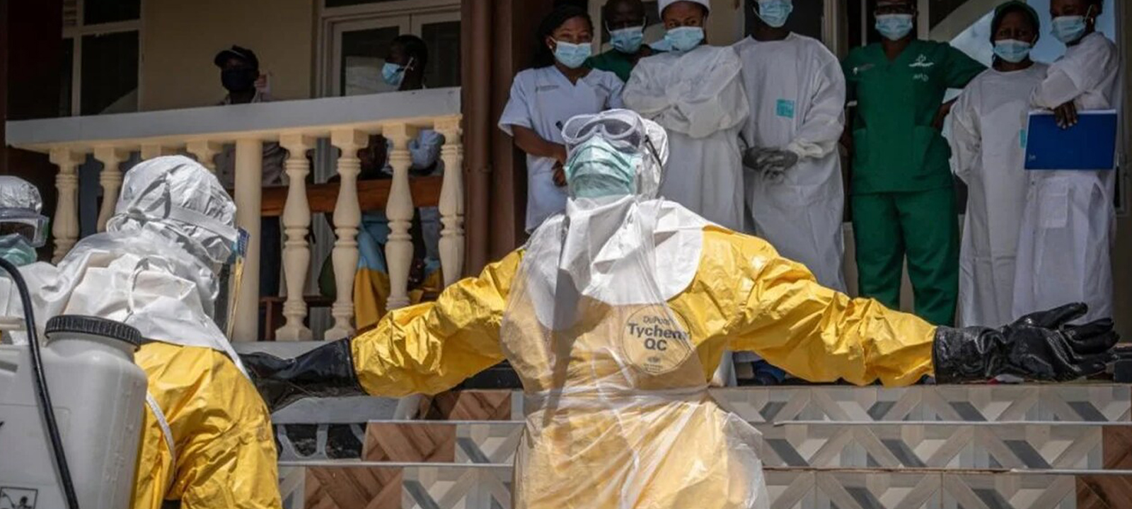 Uganda fecha fronteira com RDC para conter surto de Ébola.