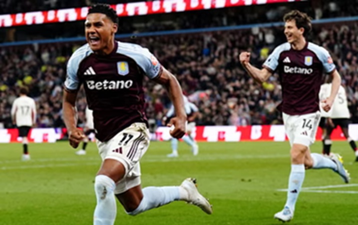Aston Villa marcou quatro gols contra o Liverpool e garantiu a qualificação para a Liga dos Campeões (vídeo)