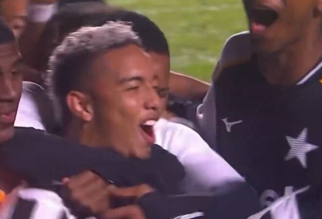 O meio-campista do Botafogo, Jordan Barrera, marca um empate impressionante no final do jogo e salva um ponto contra o São Paulo (vídeo)