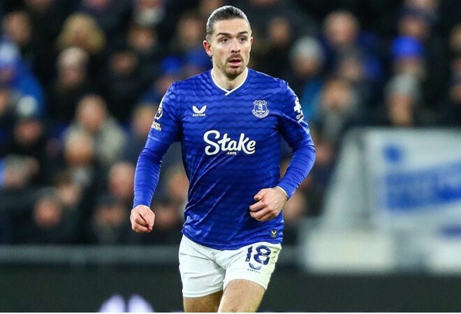 O ala do Manchester City, Jack Grealish, se despede dos torcedores do Everton quando o empréstimo chega ao fim (vídeo)