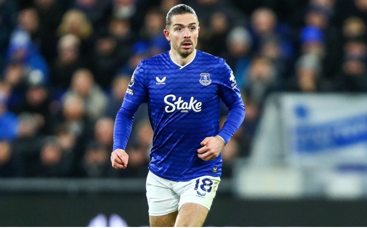 O ala do Manchester City, Jack Grealish, se despede dos torcedores do Everton quando o empréstimo chega ao fim (vídeo)