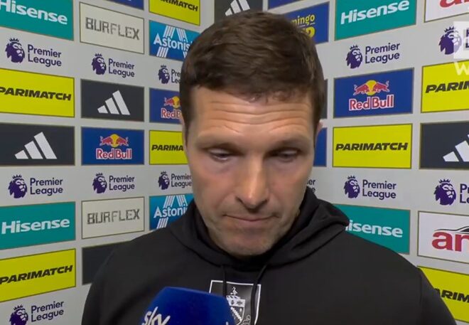 O técnico interino do Burnley, Michael Jackson, destaca os problemas da equipe após a derrota para o Leeds (vídeo)