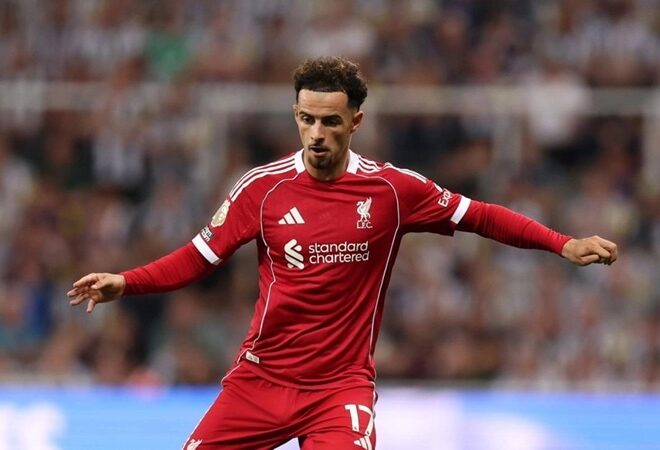Inter continua perseguição de Curtis Jones