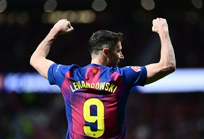 “Robert Lewandowski é uma lenda” – o técnico do Barcelona, ​​​​Hansi Flick, elogia a saída do atacante veterano (Vídeo)