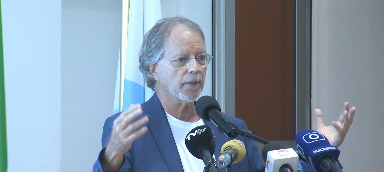 Mia Couto recebe título de Doutor Honoris Causa na Hungria – O País