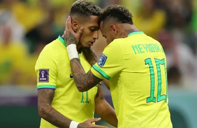 Raphinha, astro do Barcelona, ​​faz videochamada com Neymar como dupla eleita para representar o Brasil na Copa do Mundo (Vídeo)