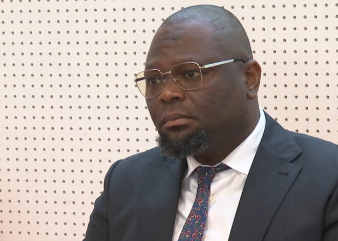 Edil de Maputo entrega cheques aos beneficiários do FDEL 