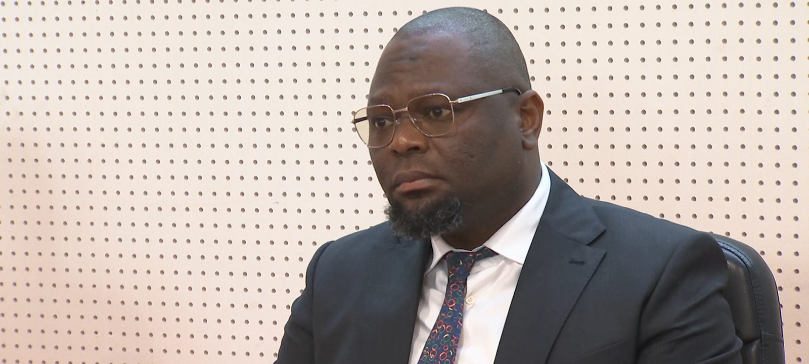 Edil de Maputo entrega cheques aos beneficiários do FDEL 