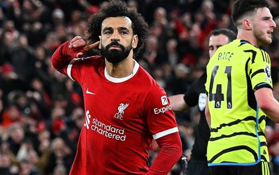A estrela do Arsenal, Declan Rice, e a ex-estrela do Chelsea, Eden Hazard, prestam homenagem a Mohamed Salah, do Liverpool (vídeo)