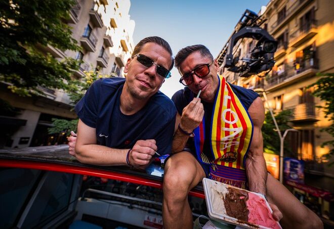 Os veteranos poloneses Robert Lewandowski e Wojciech Szczesny desfrutam de comemorações em ônibus abertos enquanto o Barcelona conquista o título da La Liga (vídeo)