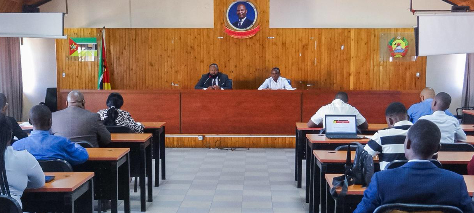 Gabinete da Juventude Parlamentar inteira-se dos problemas da juventude em Inhambane – O País