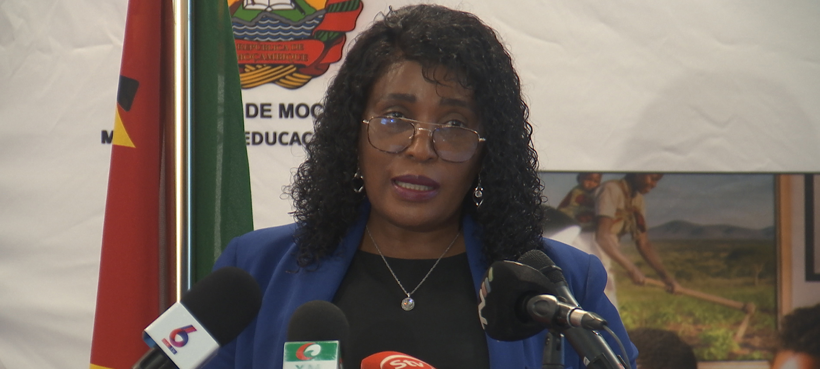Ministra apela à paciência dos professores e admite falta de capacidade para saldar dívida