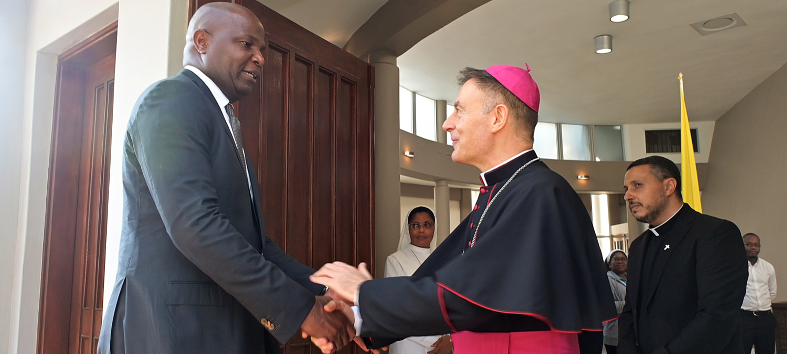 PR destaca cooperação com o Vaticano durante visita de solidariedade à nunciatura apostólica – O País
