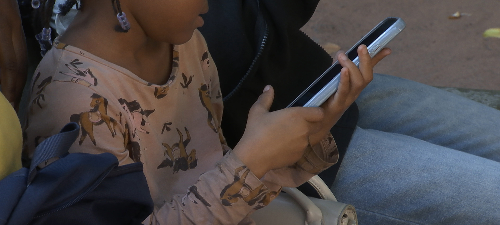 A infância na era digital: crianças passam 7 horas por dia na internet – O País