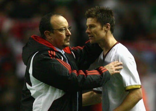 “Acho Xabi muito inteligente” – Rafa Benitez sobre o novo técnico do Chelsea, Xabi Alonso (Vídeo)