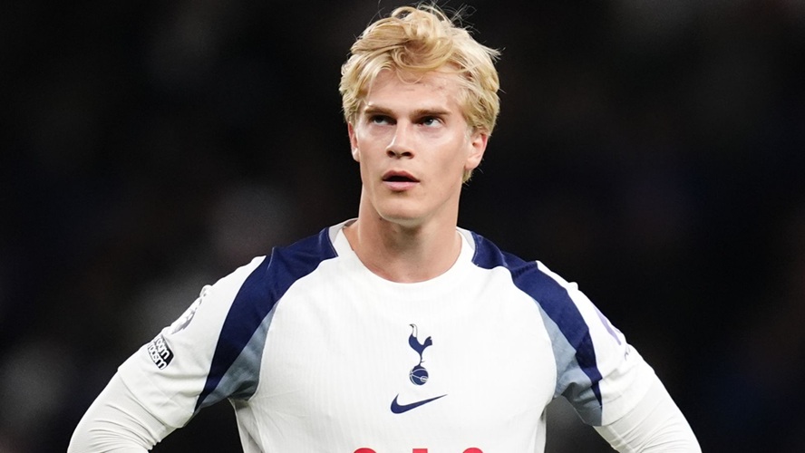 Spurs rejeitam oferta do Newcastle por Lucas Bergvall