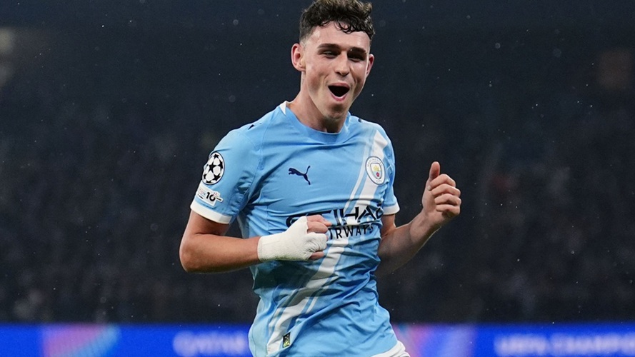 O atacante do Manchester City, Phil Foden, agradece aos torcedores pelo apoio após assinar novo contrato (Vídeo)