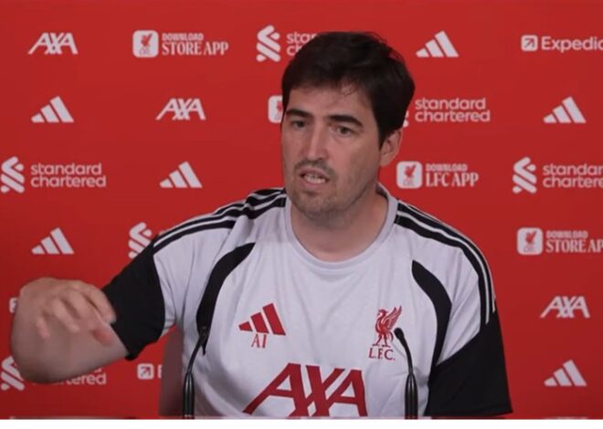 O técnico do Liverpool, Andoni Iraola, explica por que assina contratos apenas de dois anos (Vídeo)