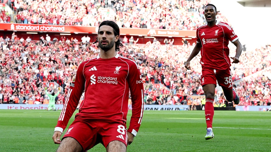 O meio-campista do Liverpool, Dominik Szoboszlai, discute excelentes gols de falta contra o Arsenal e o Manchester City (vídeo)
