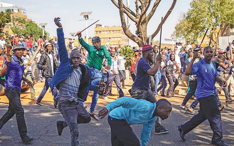 ÁFRICA DO SUL: Mais de 900 detenções em protestos de xenofobia – Jornal Domingo