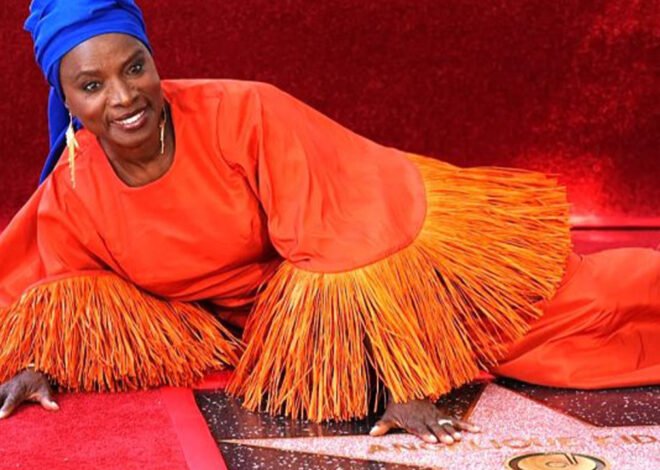 Angélique Kidjo faz história como primeira africana negra com estrela no Passeio da Fama de Hollywood – O País