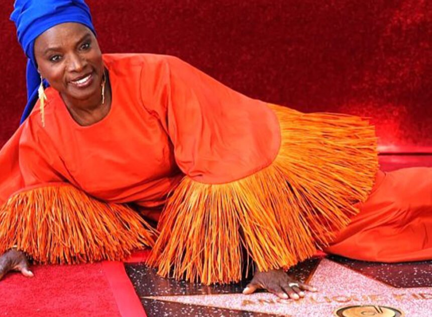 Angélique Kidjo faz história como primeira africana negra com estrela no Passeio da Fama de Hollywood – O País