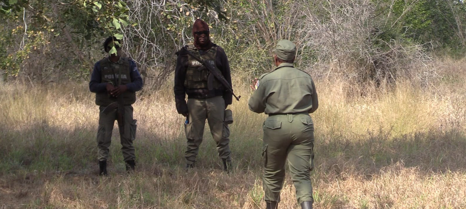 Fabrico e venda de armas caseiras em Chigubo alimentam nova onda de caça furtiva em Banhine – O País