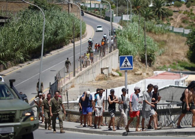 Centenas de migrantes interceptados perto da fronteira de Marrocos com Ceuta – O País