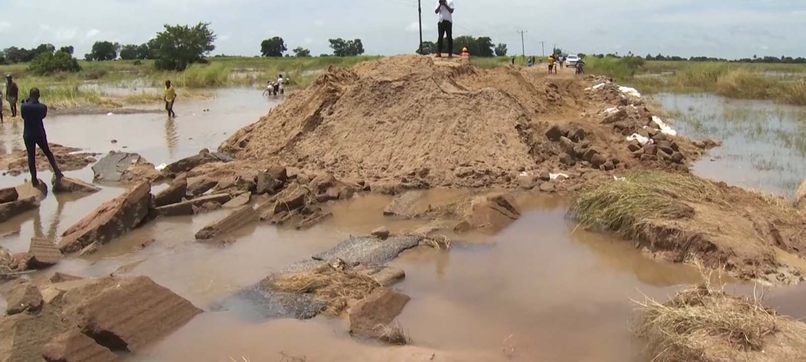 Reabilitação da N1 em Sofala avança após danos provocados pelas cheias – O País
