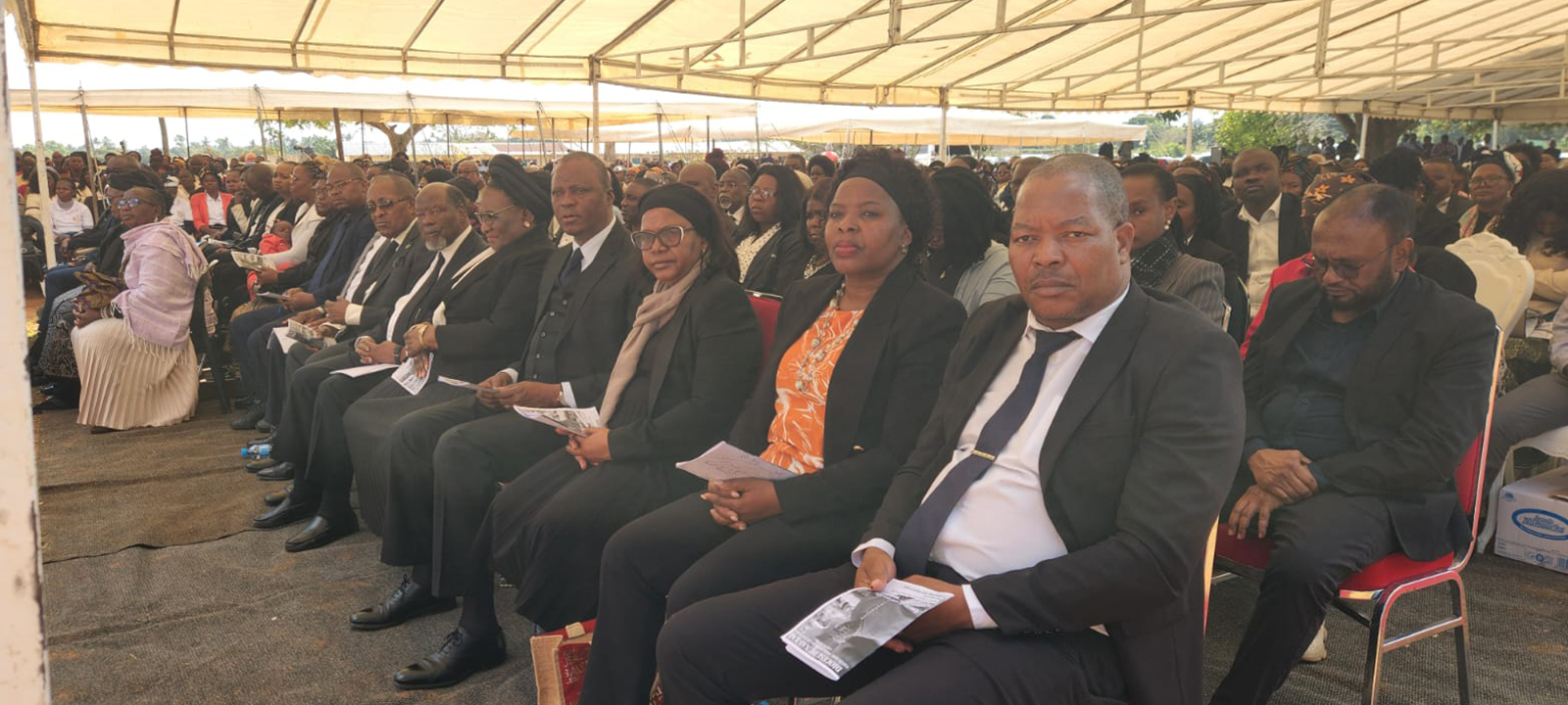 Joaquim Chissano e Verónica Macamo entre as personalidades no último adeus a Dom Júlio Langa – O País